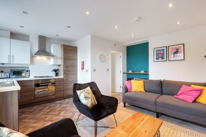 Apartment, City View | Living area | 29-inch TV with satellite channels