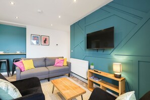 Apartment, City View | Living area | 29-inch TV with satellite channels