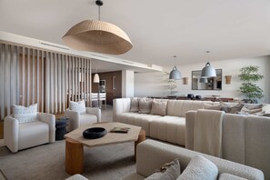 スマートテレビ、テレビゲーム、DVD プレーヤー、テーブルサッカー台