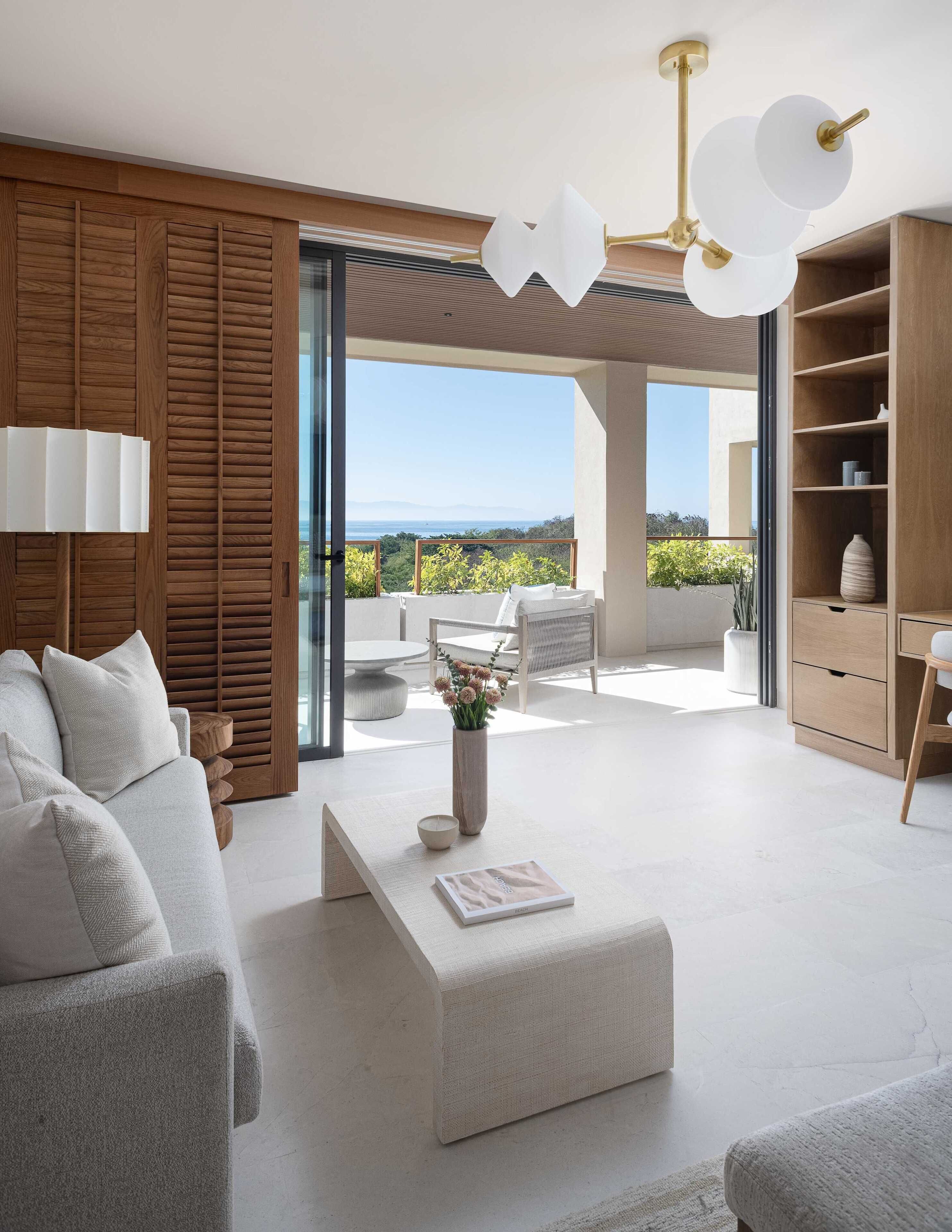 Téléviseur connecté, jeux vidéo, lecteur de DVD, table de baby-foot