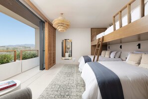 4 室のベッドルーム、セーフティボックス (室内)、デスク、アイロン / アイロン台