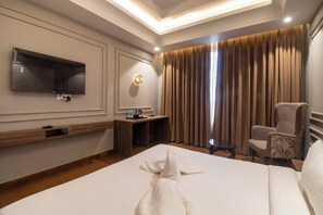 Deluxe Room | Soundproofing, free WiFi, wheelchair access - THE MADELINNE HOTEL (Muzaffarnagar)