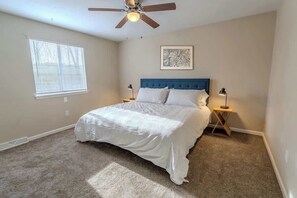 2 Schlafzimmer, Schreibtisch, Reisekinderbett, kostenloses WLAN