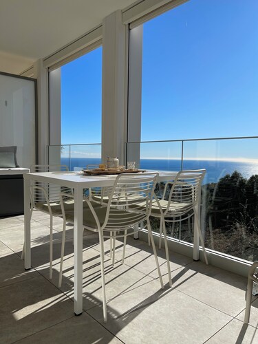 Superb 1-bedroom apartment with sea views, WiFi and AC in enchanting Èze village