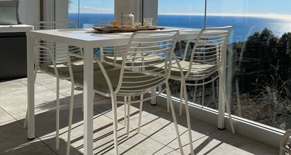 Superb 1-bedroom apartment with sea views, WiFi and AC in enchanting Ăze village