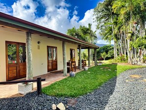 Property grounds - Entire House, Ahana Hillside Nature Gateway - Cairns (Aloomba)