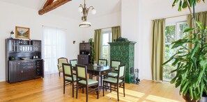 Comfort Apartment, Non Smoking, Garden View | Living area | 50-inch flat-screen TV with cable channels - Hirschmugl Domaene am Seggauberg (Leibnitz)