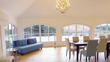 Comfort Apartment, Non Smoking, Garden View | Living area