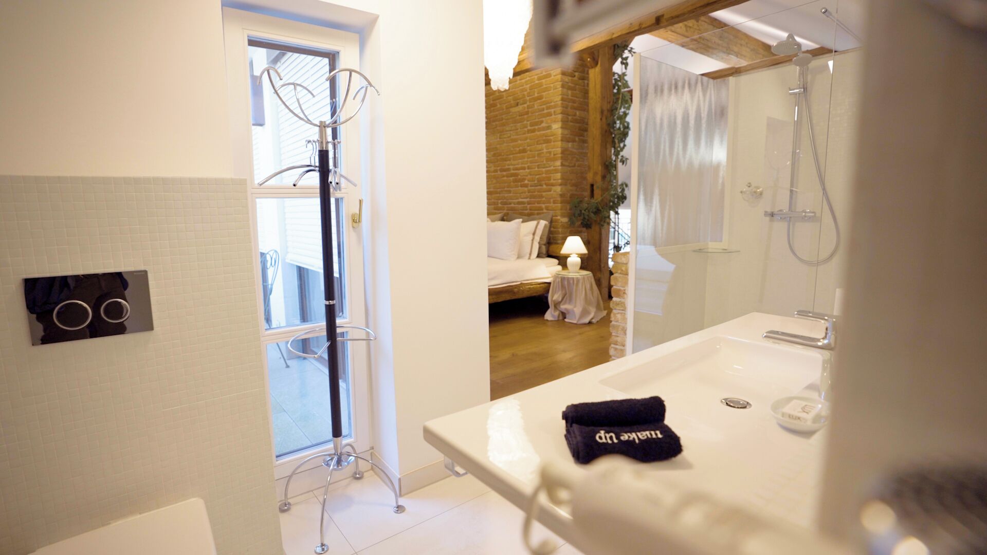 Comfort Apartment, Non Smoking, Garden View | Bathroom | Shower, hair dryer, bathrobes, slippers