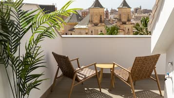 Căn hộ tiện nghi đơn giản, quang cảnh thành phố | Hiên