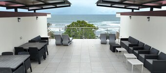 2 Bedroom Oceanfront Condo with Wi-Fi, AC and Pool