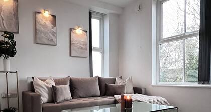 Cozy Getaway Minutes From Old Trafford, Trafford Centre & Other top Attractions!