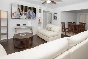 TV, fireplace, video games, offices - Fun 3bed/2Bath home with pool (San Antonio)