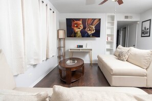 3 bedrooms, iron/ironing board, travel cot, WiFi - Fun 3bed/2Bath home with pool (San Antonio)