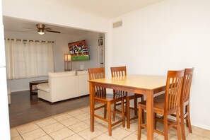 Dining - Fun 3bed/2Bath home with pool (San Antonio)