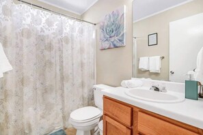 Bruser, hårtørrer, håndklæder, Sæbe