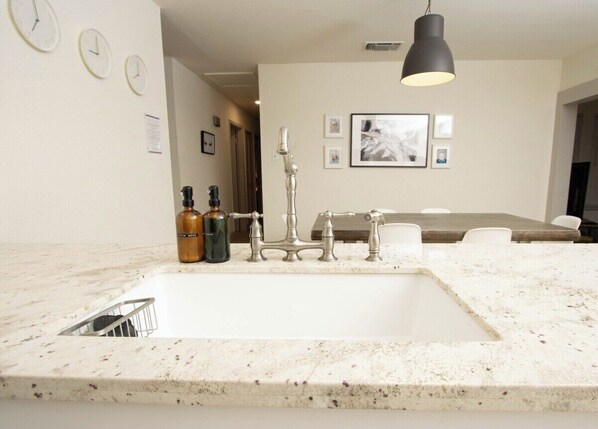 Interior - Beautiful Family Home Mins to Lackland (San Antonio)