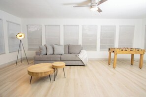 TV, offices - Beautiful Family Home Mins to Lackland (San Antonio)