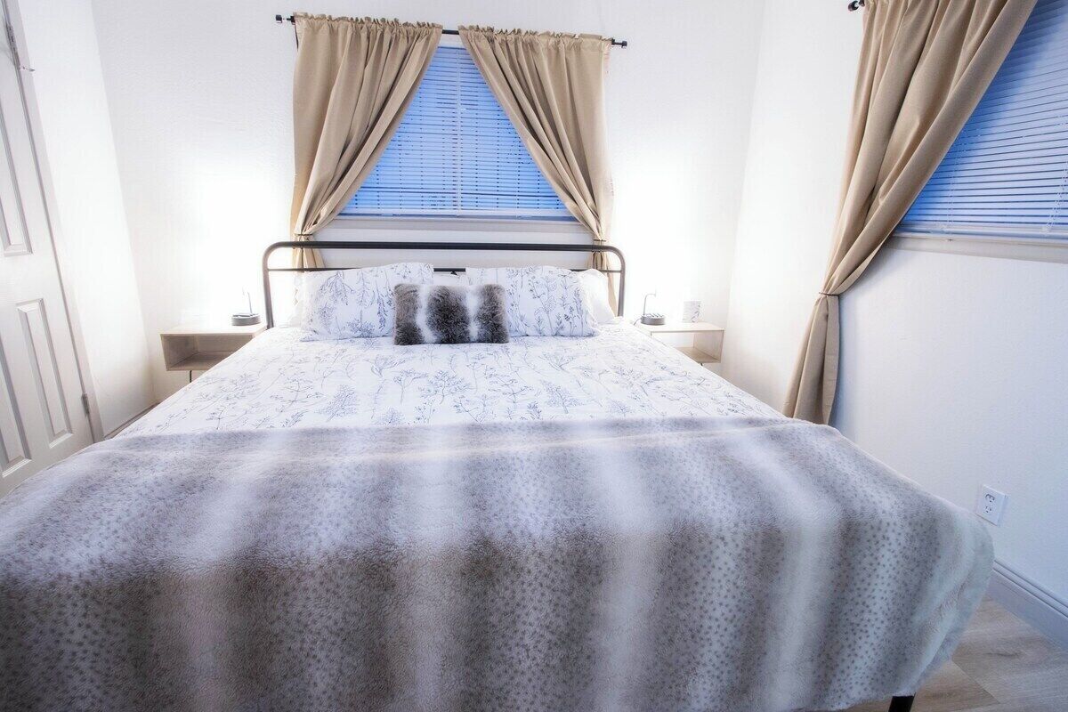 3 bedrooms, desk, iron/ironing board, WiFi