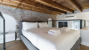 1 間睡房、熨斗/熨衫板、床單