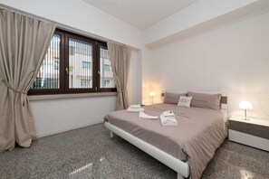 Iron/ironing board, free WiFi, bed sheets