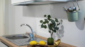Kaffetrakter/tekoker, kjøleskap, mikrobølgeovn og ovn