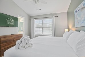 3 bedrooms, iron/ironing board, Internet, bed sheets - Chucktown Charm- 8 mins to Credit One (Charleston)