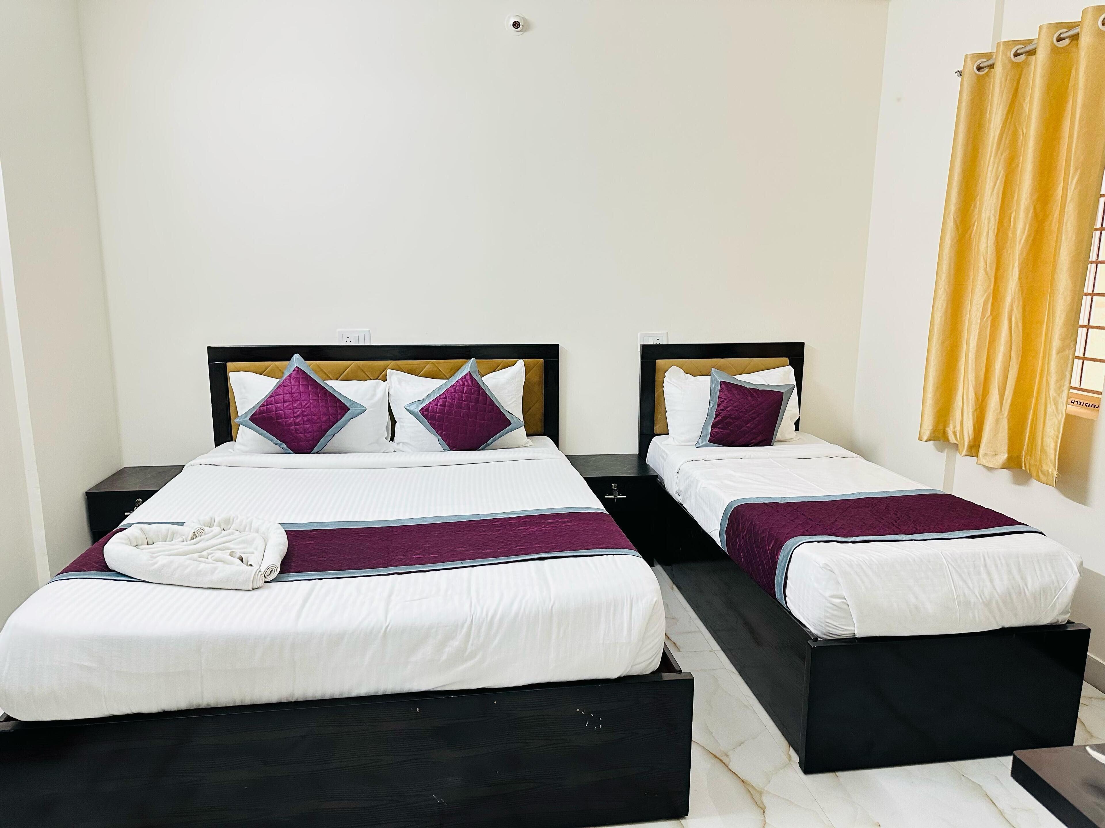 خزنة داخل الغرفة ومكتب ومساحة عمل للكمبيوتر المحمول وتجهيزات عازلة للصوت