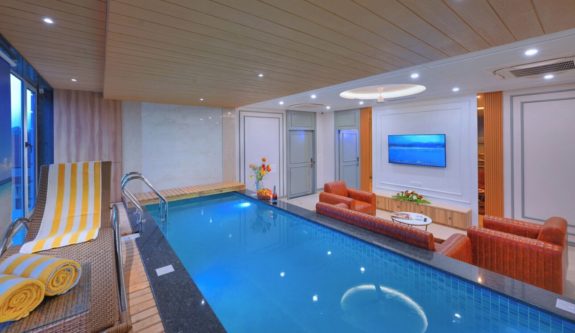 Indoor pool, outdoor pool
