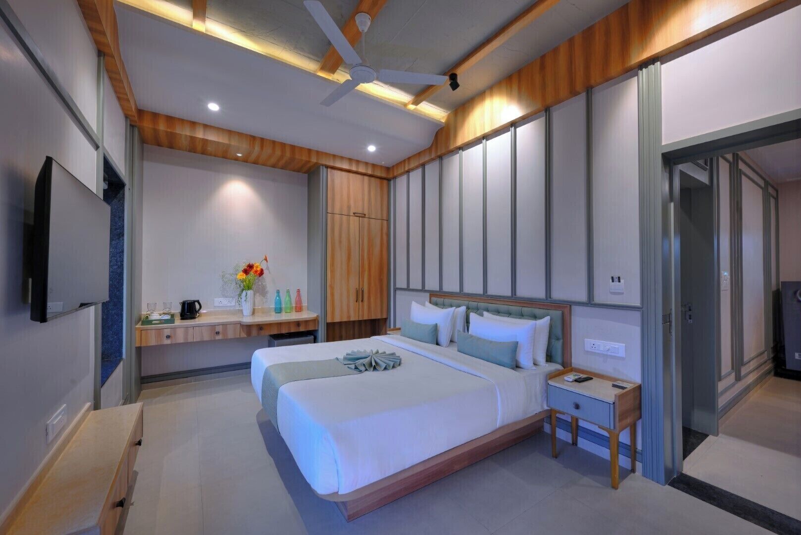 Sistema de insonorización, tabla de planchar con plancha y wifi gratis 