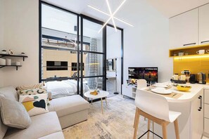 1 habitación, tabla de planchar con plancha, wifi y ropa de cama 