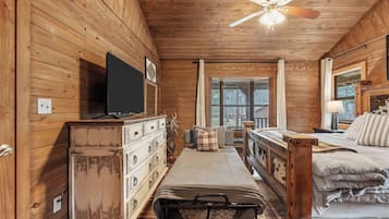 3 bedrooms, travel crib, free WiFi, bed sheets