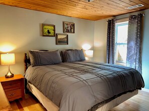 3 slaapkamers, een strijkplank/strijkijzer, gratis wifi, beddengoed