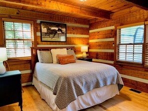3 bedrooms, iron/ironing board, free WiFi, bed sheets - 3BR/2 Bath (Sleeps 12) in Pigeon Forge! Hot tub, pool, games, privacy! (Sevierville)