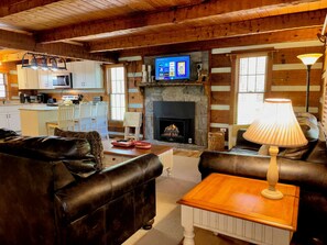 Smart-tv, een open haard, videospelletjes en tafelvoetbal