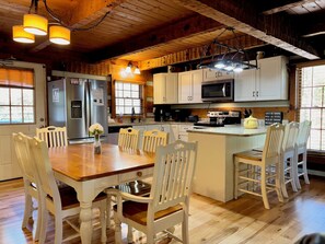 Dining - 3BR/2 Bath (Sleeps 12) in Pigeon Forge! Hot tub, pool, games, privacy! (Sevierville)