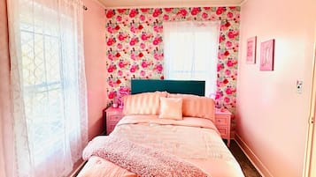 1 bedroom, desk, free WiFi, bed sheets