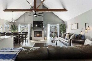 Televisie, een open haard en videospelletjes