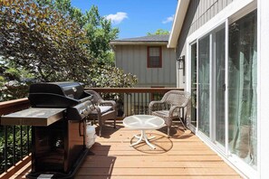 Property grounds - Sleeps 11 | Lakefront + Private Dock + Fish | FIFA (Gardner)