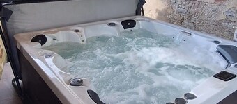 Charming cottage between forest and relaxation with spa and WIFI