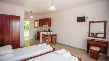 基本開放式客房, 露台, 海景 | 房內夾萬、隔音、熨斗/熨衫板、免費 Wi-Fi