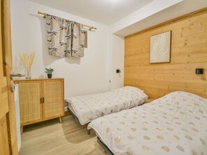 4 bedrooms, free WiFi, bed sheets