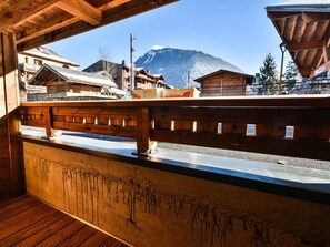 Property grounds - Modern duplex for 8, central Morzine, near lifts (Morzine)