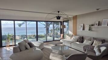 Televisie, tafelvoetbal en een tafeltennistafel