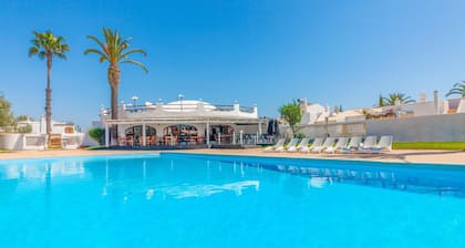 Holiday Home in Vilamoura With Garden