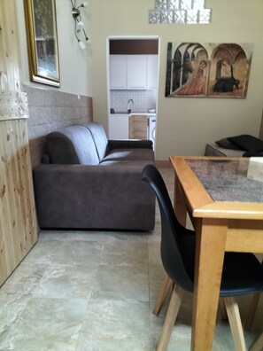Interior - Detached house with two entrances and parking space on private road, convenient and new (Gallipoli)