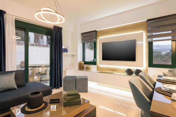 Smart TV - Vasilikis Apartments | Deluxe Apartment 3 (Daratsos)