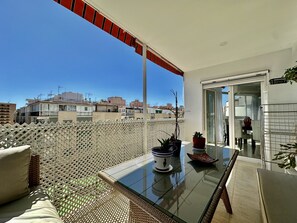 Outdoor dining - Apartment Near Playa del Lido Beach (Torremolinos)