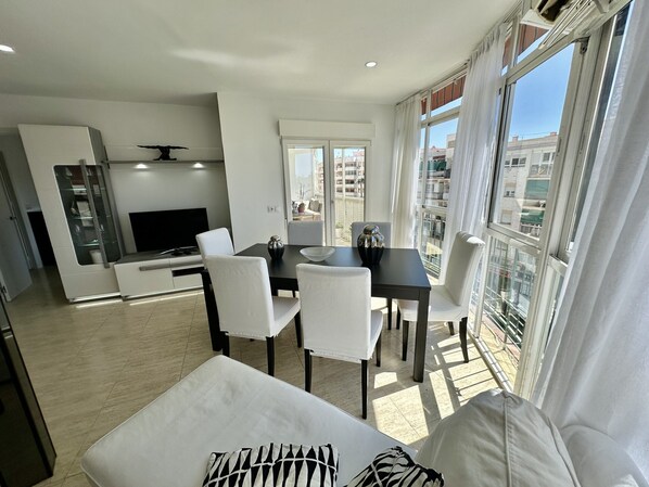 Dining - Apartment Near Playa del Lido Beach (Torremolinos)