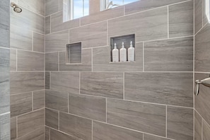 Shower, hair dryer, towels, shampoo - Overlook Pool on 30A- 2Bikes & New Golf Cart! (Watersound)